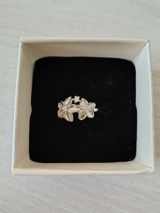 Продам кольцо серебро