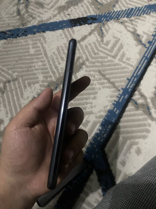 iPhone 11 128GB black. Samsung Galaxy S21 5G 256GB