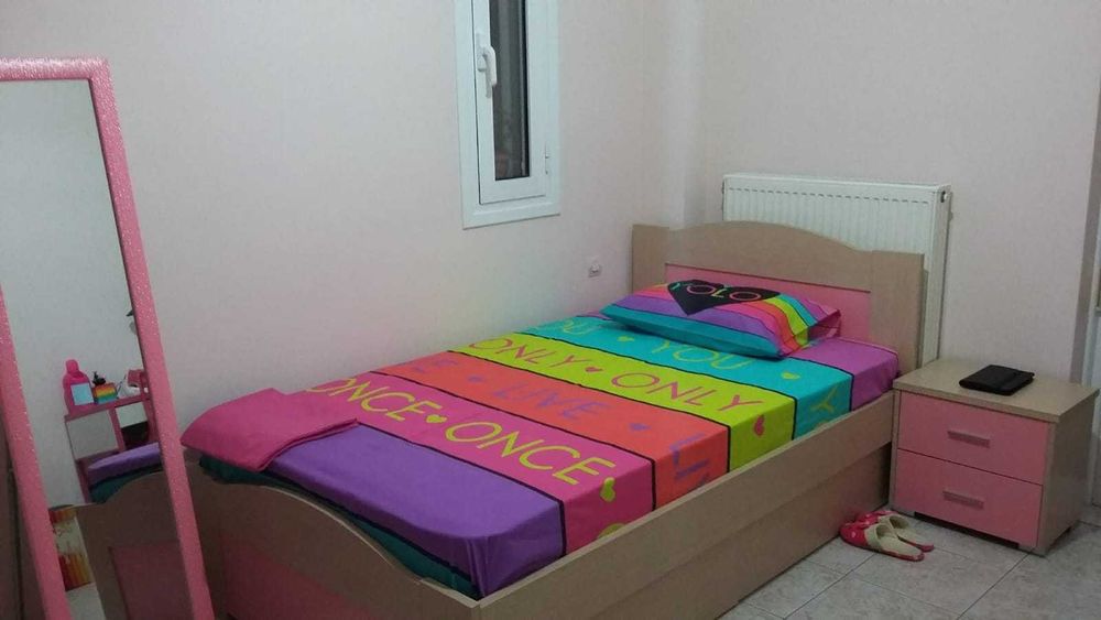 Легло за момиче,отлично състояние