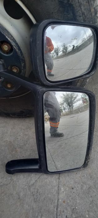Vând oglinda volvo