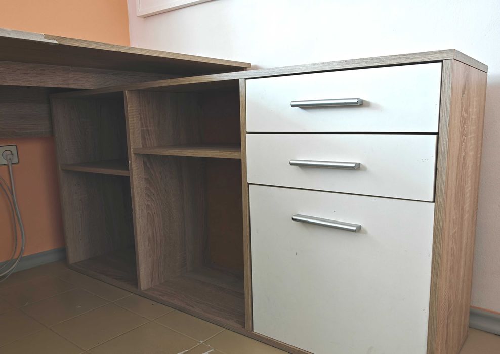 Офис Бюро в в прилично състояние