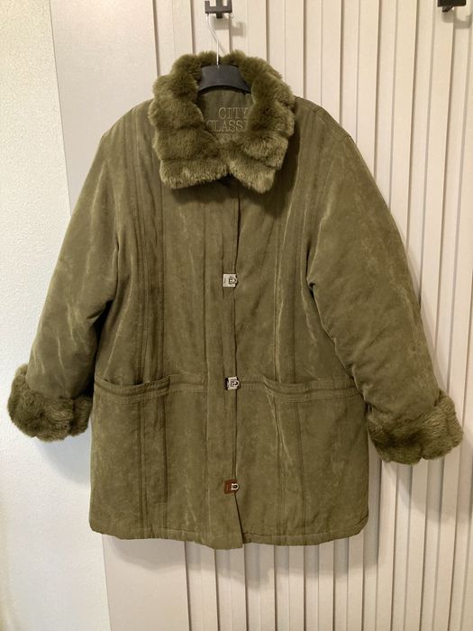 Продам куртку женскую