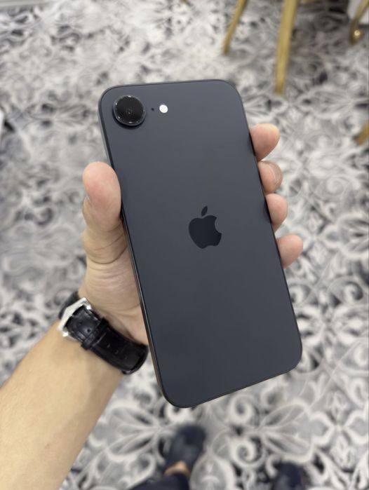iPhone 16e Black