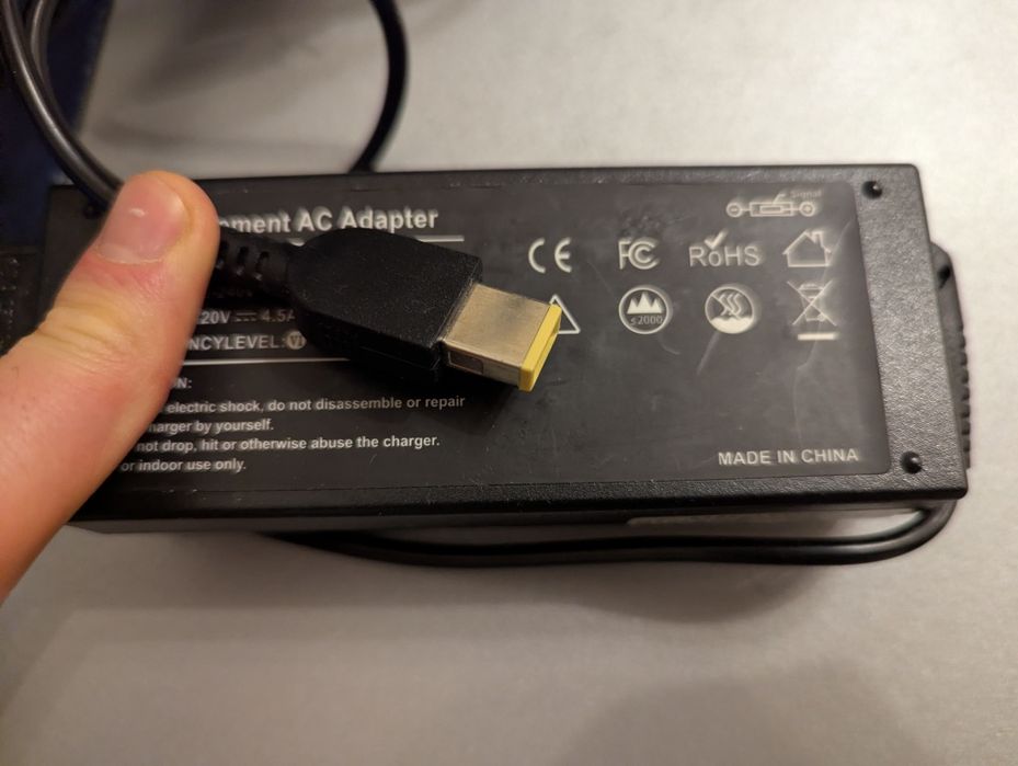 Зарядно за леново лаптоп