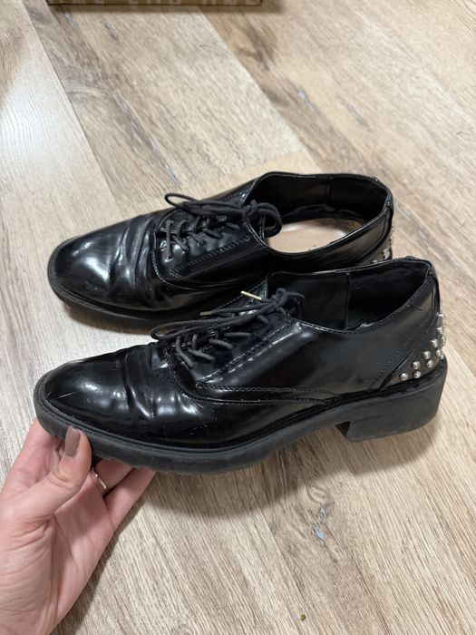 Дамски лачени обувки ZARA с капси 37