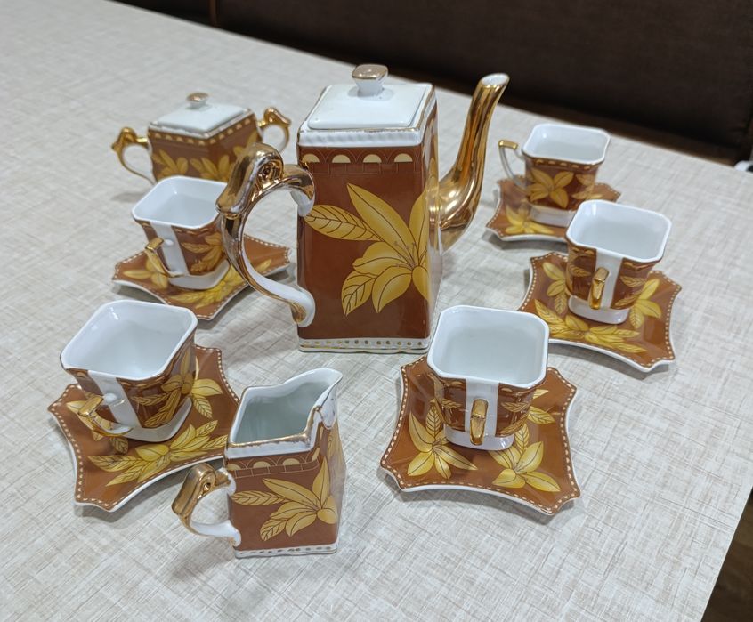 Продаётся Чайный сервиз.