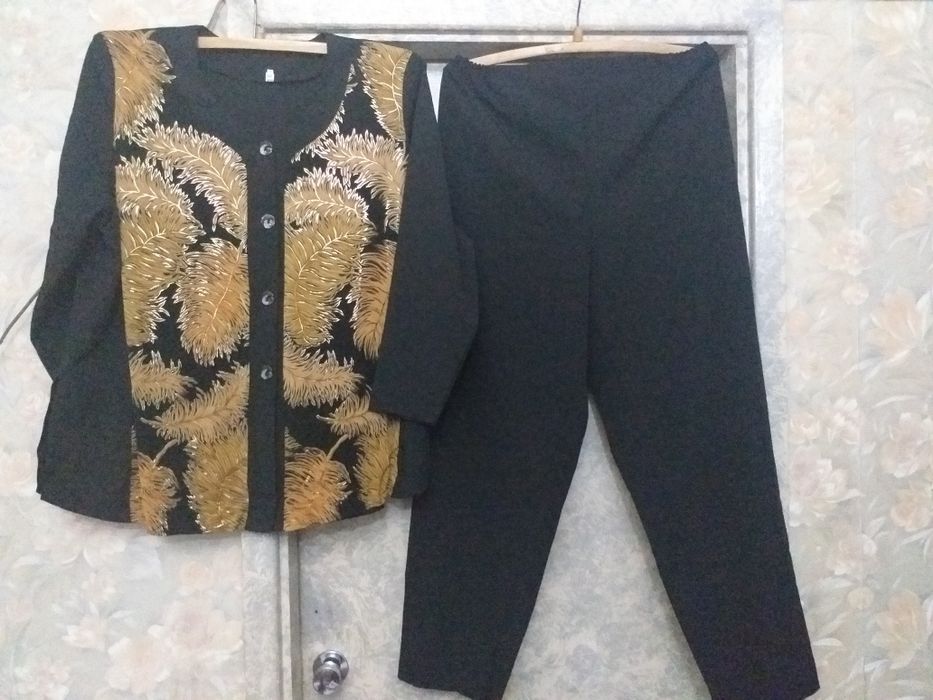 Продаётся женский костюм двойка, очень красивый