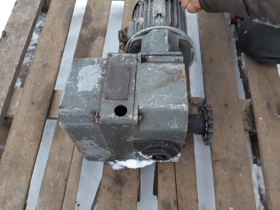 Продам редуктор в хорошем рабочем состоянии.