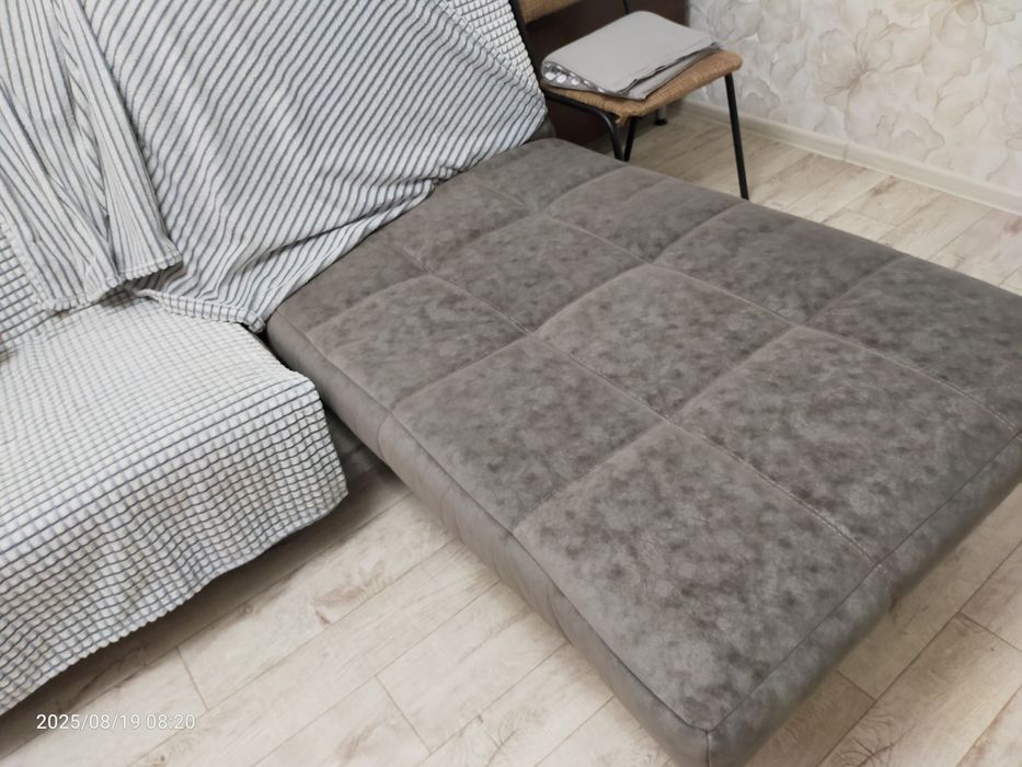 Диван с атаманкой на колесиках.