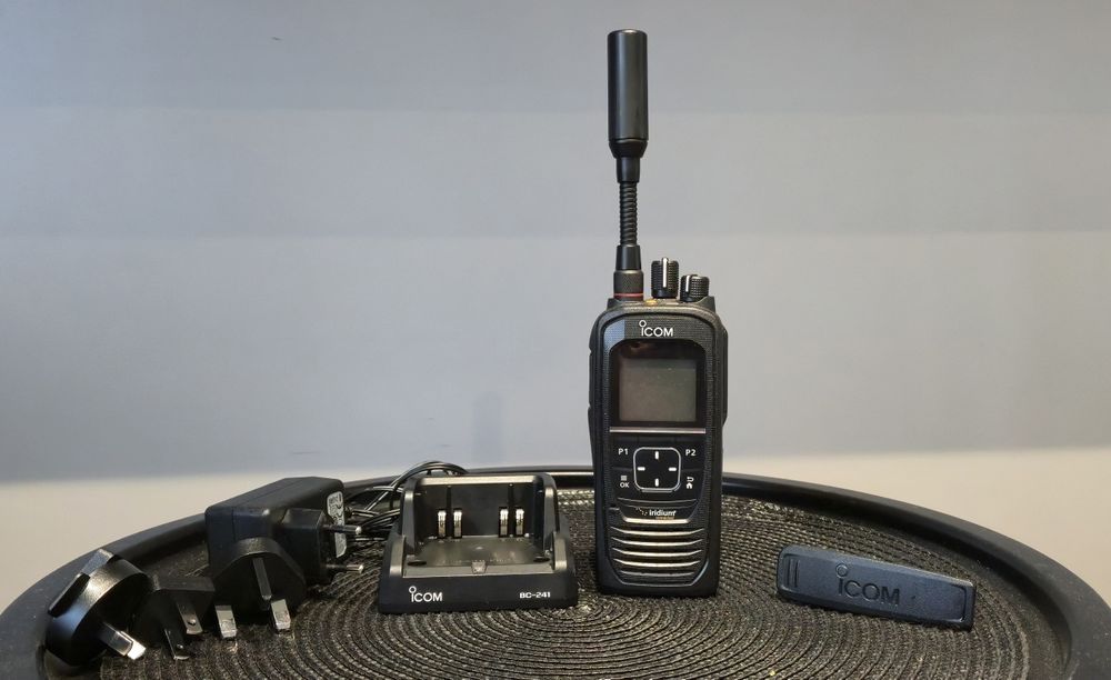 Statie~Telefon satelit~ICOM IC-SAT100
