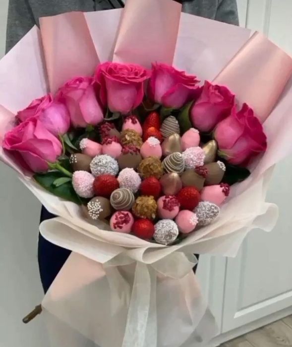 Клубника в шоколаде букет