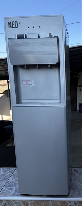 Диспенсър с долно зареждане Neo