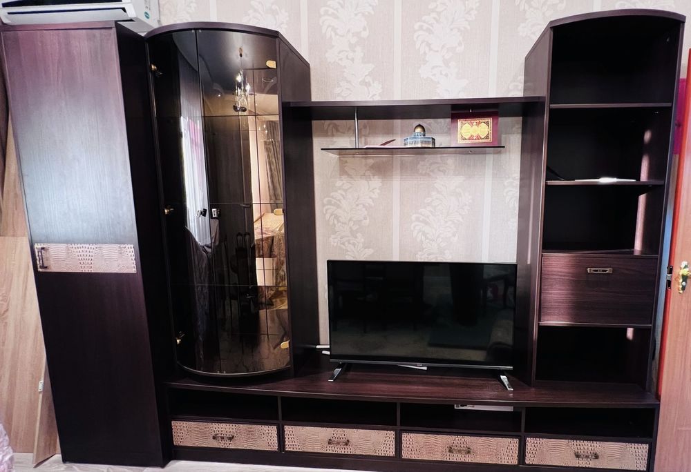 Стенка цвет коричневый