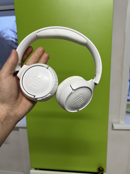 Продам наушники срочно