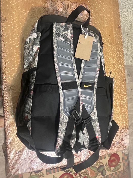 Продается рюкзак Nike Elite v3