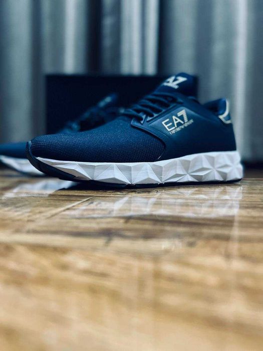 EA7 Armani мужские кроссовки РАЗМЕР 40.5