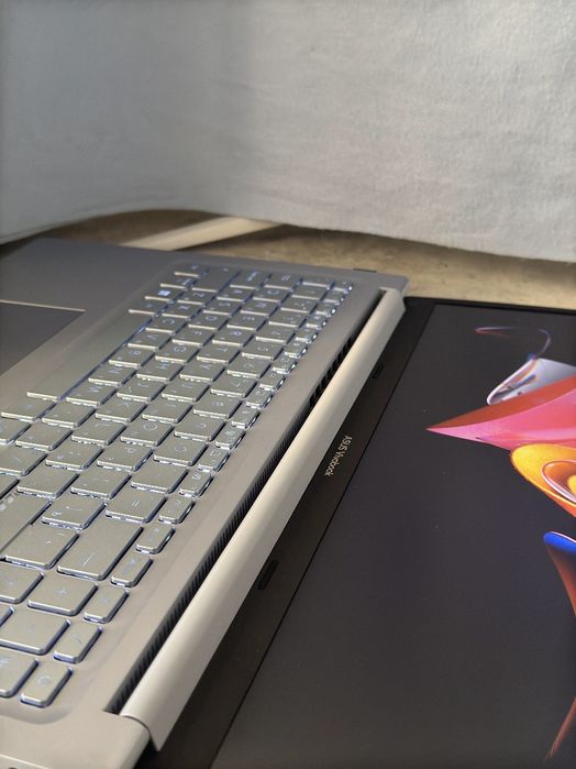 Asus Vivobook 15 OLED