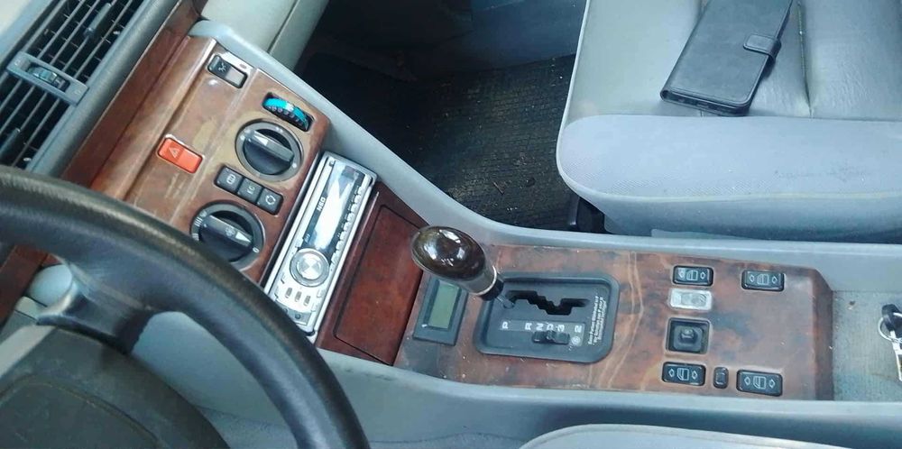 Мерцедес 124 260Е на части