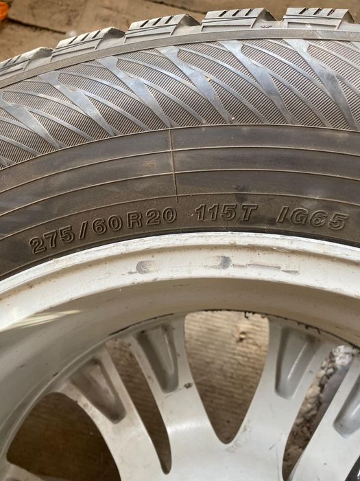 Два диска  с шинами на ниссан патрол