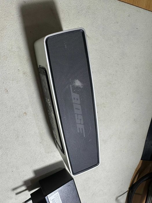 bose soundlink  mini argintiu deschis fata spate lateral unghi inchis