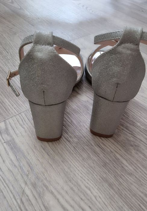 Босоножки жен р40 серебро