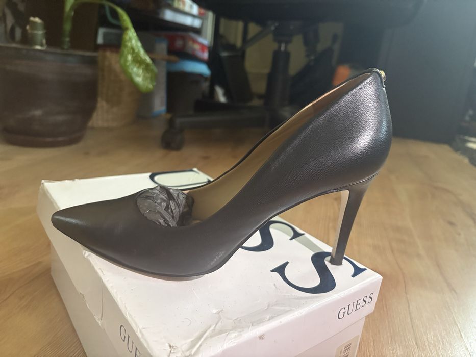 Guess естествена кожа