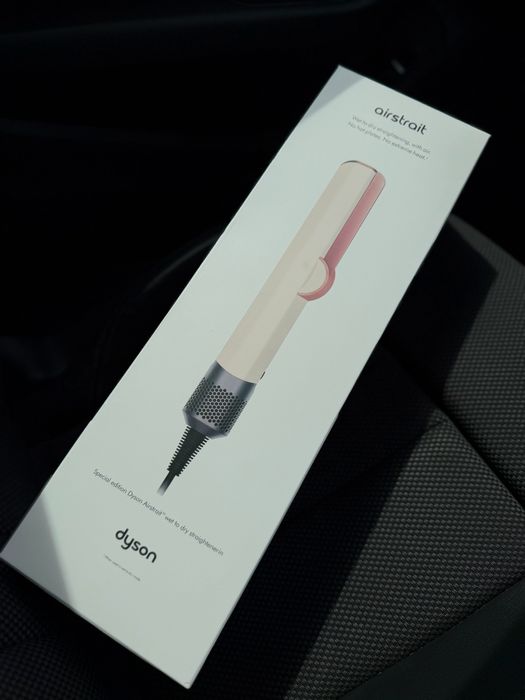 Dyson Airstrait