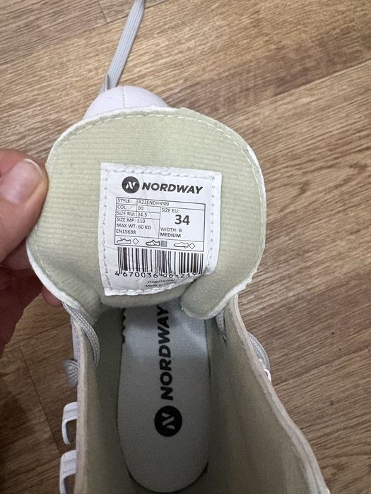 Коньки фигурные. Размер 34