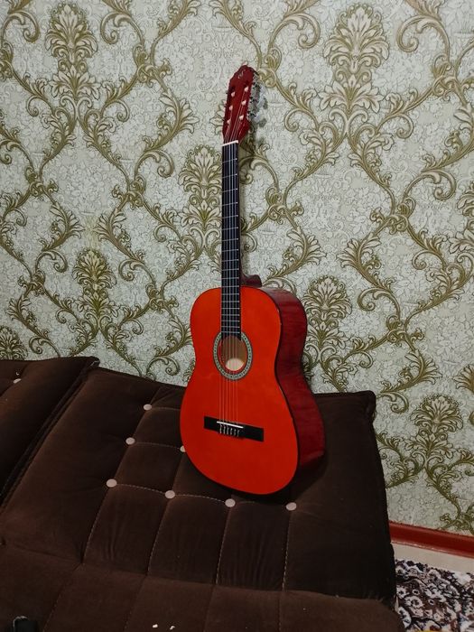 Гитара футлари Билан сотилади