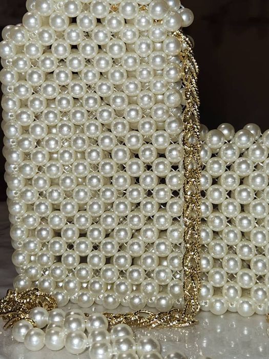 Продаётся  сумочки из  жемчуга и акриловых бусины