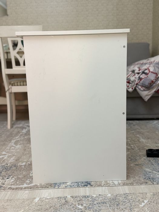 Стол из IKEA (белый)
