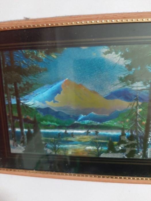 Vând diverse tablouri mici,medii sau mari.