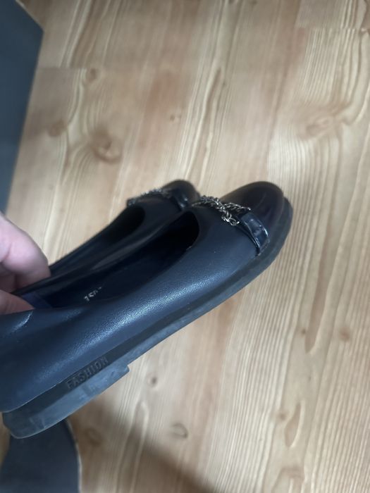 Кожаная школьная кроссовка и туфли