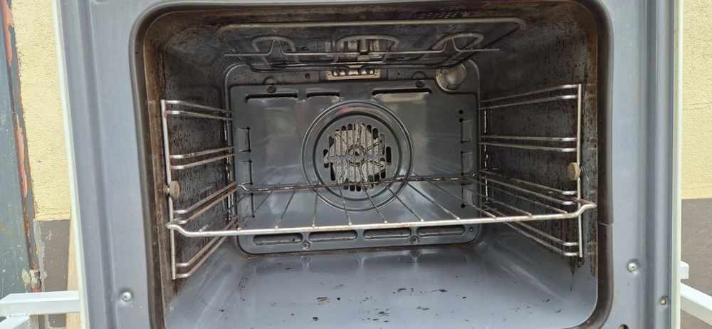 Фурна за вграждане ZANUSSI в комплект с котлони за вграждане