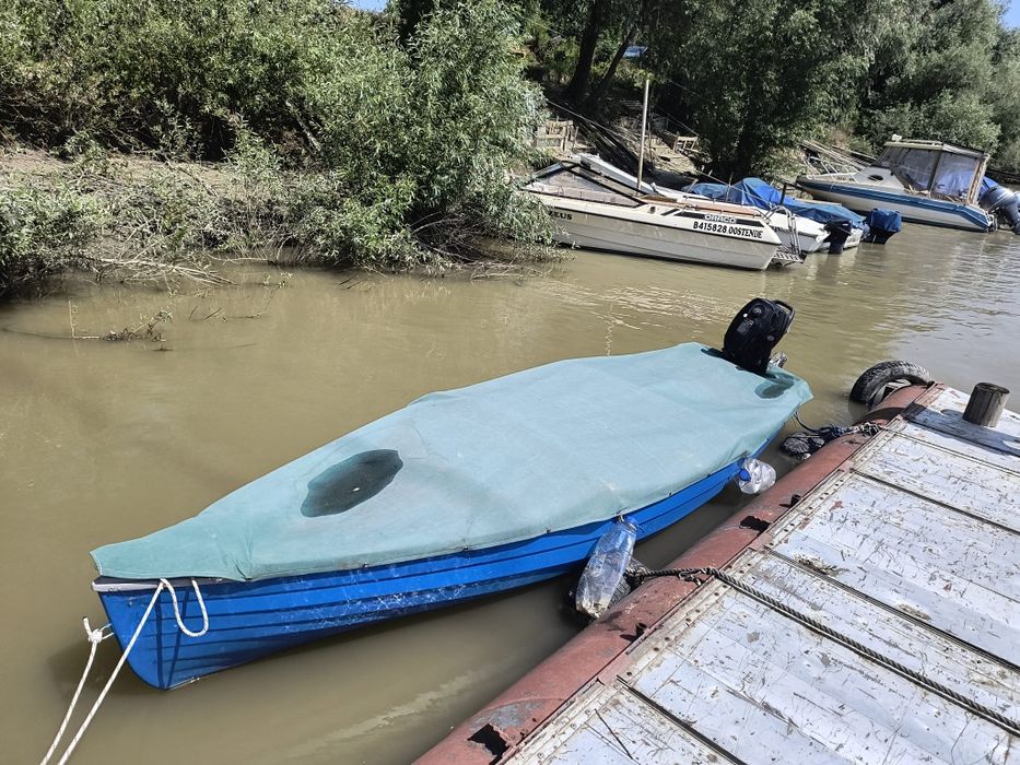 Barcă fibră sticlă