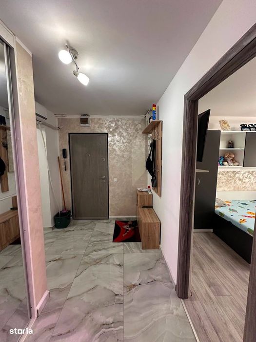 De vanzare apartament cu 3 camere si balcon, etajul 2, renovat, 70mp
