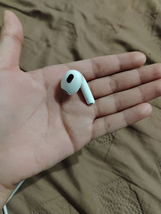 Продам наушники AirPods