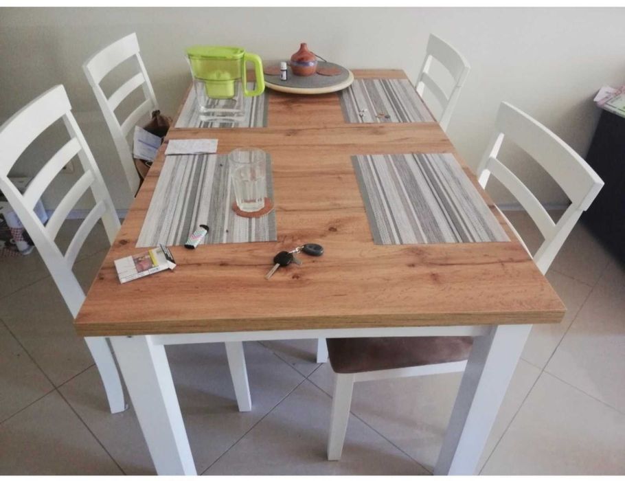 Продавам диван с функция сън 145€ , холна маса 50€, трапезна маса 100€