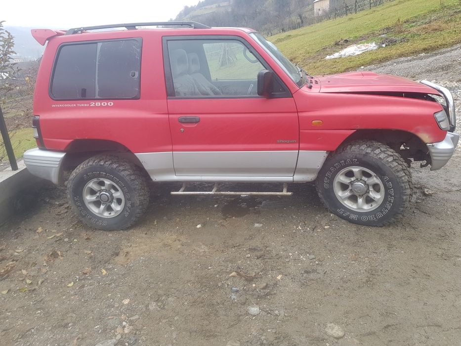 Dezmembrez mitsubishi pajero shogun motor 2.8 cutie manuală