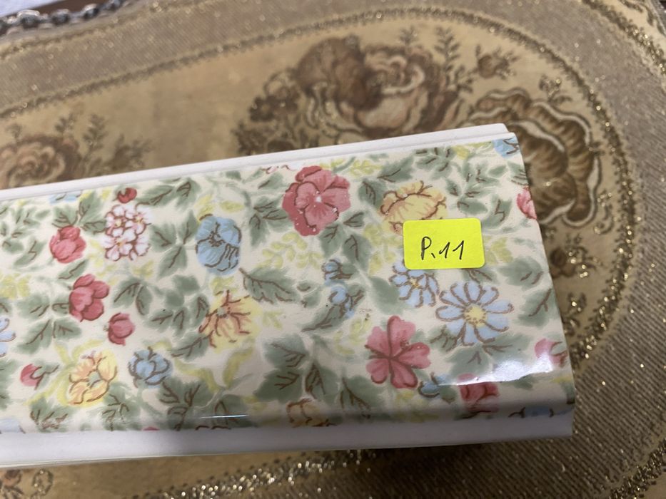 Френски порцеланови вази  за стена или радиатор