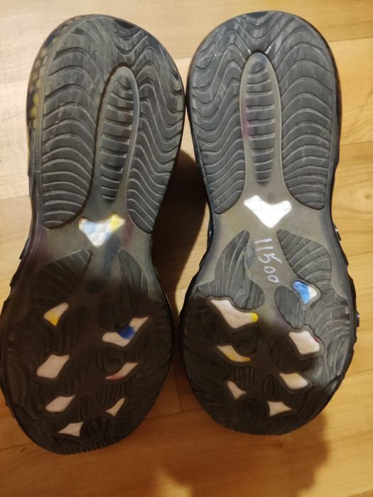 Продам кроссовки