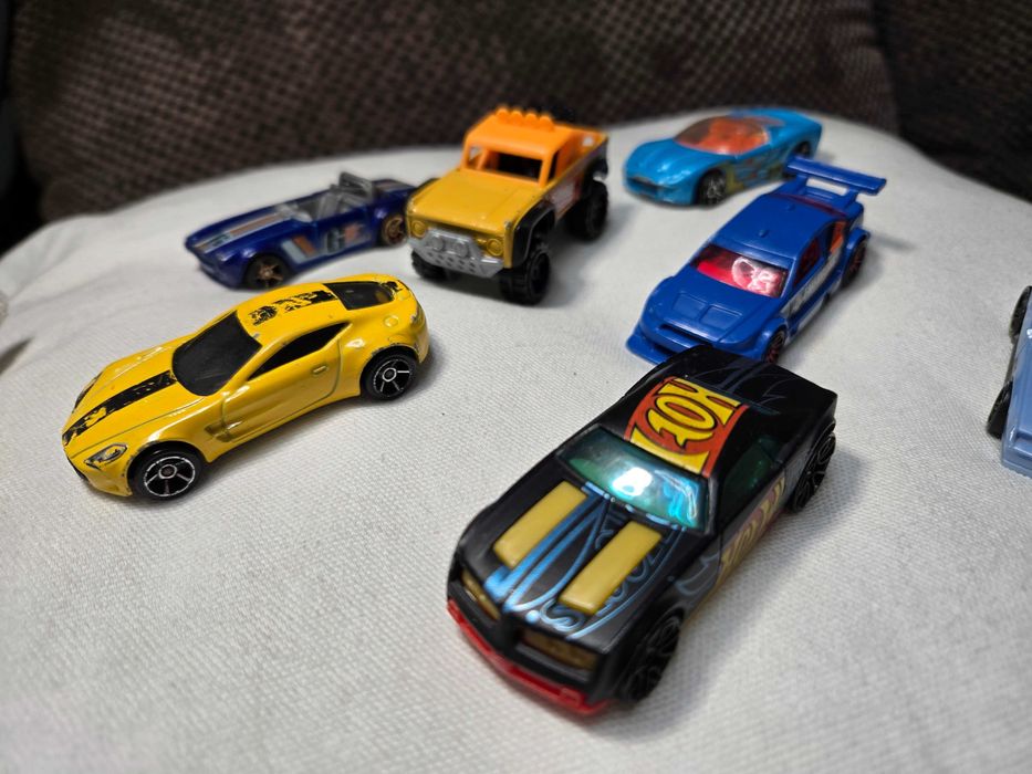 Лот колички Hot Wheels 7бр за 30лв.