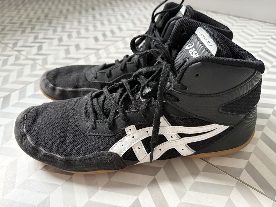 Обувки за борба Asics, 45 номер