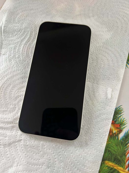 Vând iPhone 13 simplu