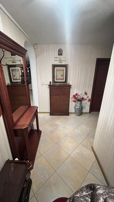 Дава се под наем Тристаен апартамент в София, Красно село - 88 кв.м за 897.6 € - Снимка #6