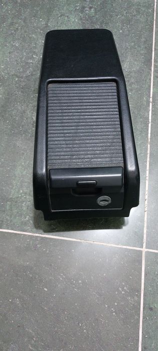 Бардачёк хлебница на мерседес 124