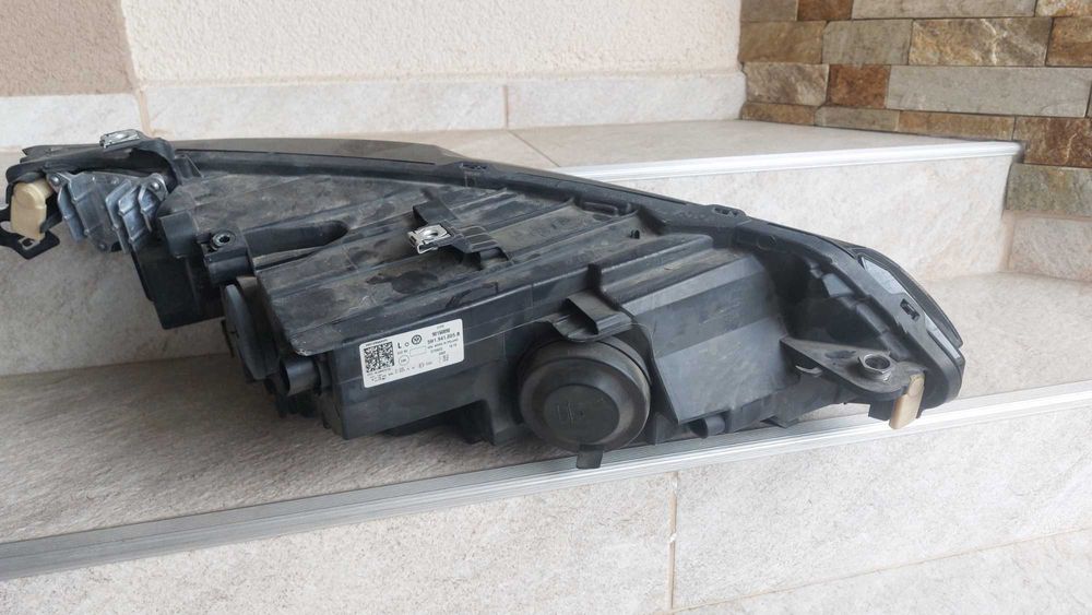 Far stanga / far dreapta led vw golf 8 din 2022