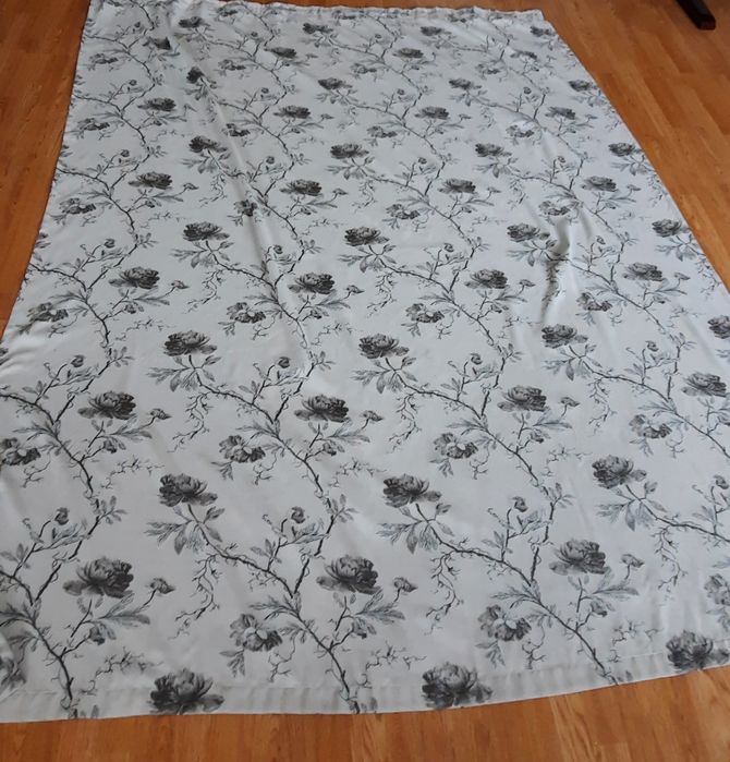 Красивые шторы, в комплекте 2 штуки