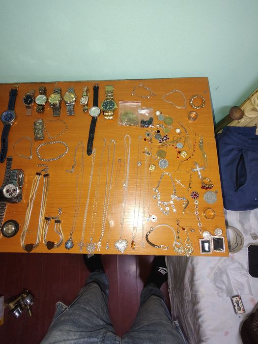 Ceasuri și diferite bijuterii din argint,inox sau placate cu aur
