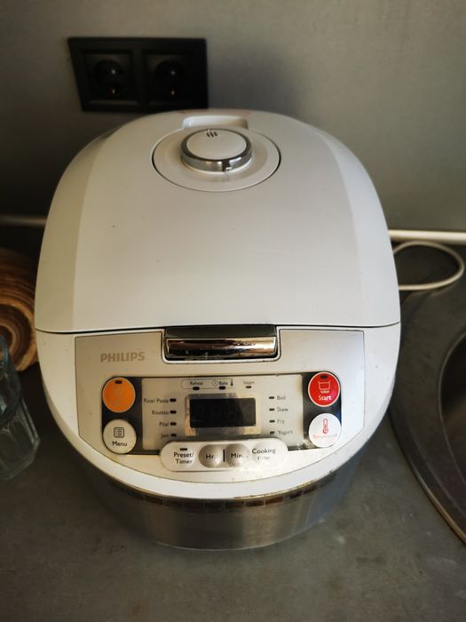 Мултикукър Philips HD3037/70, 5 л, 980 W – работещ